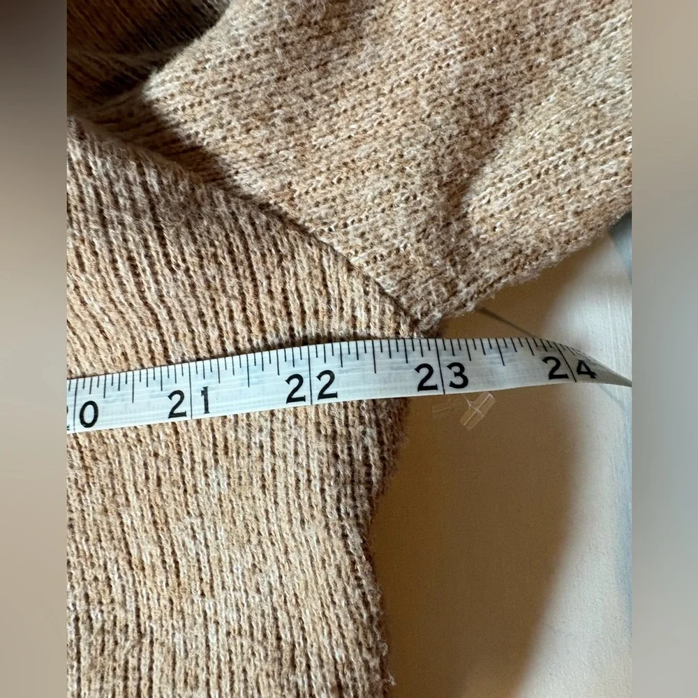 Zara Women's Beige Crew Neck Sweater - Picture 5 of 5